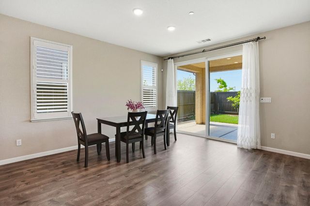 10032 Wagoner Way, Elk Grove, CA 95757