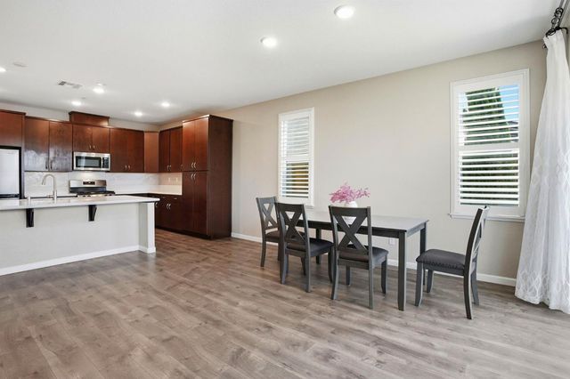 10032 Wagoner Way, Elk Grove, CA 95757