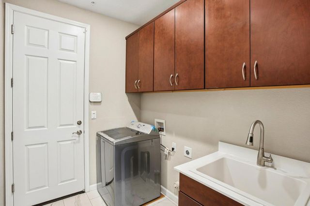 10032 Wagoner Way, Elk Grove, CA 95757