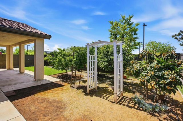 10032 Wagoner Way, Elk Grove, CA 95757