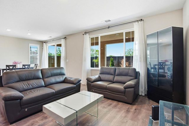 10032 Wagoner Way, Elk Grove, CA 95757