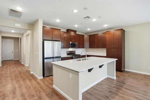 10032 Wagoner Way, Elk Grove, CA 95757