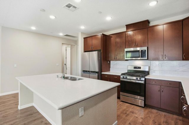 10032 Wagoner Way, Elk Grove, CA 95757