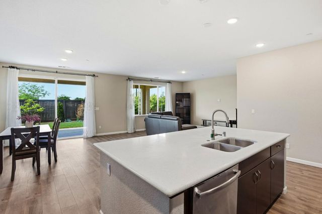 10032 Wagoner Way, Elk Grove, CA 95757