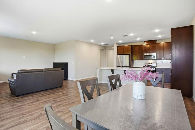 10032 Wagoner Way, Elk Grove, CA 95757