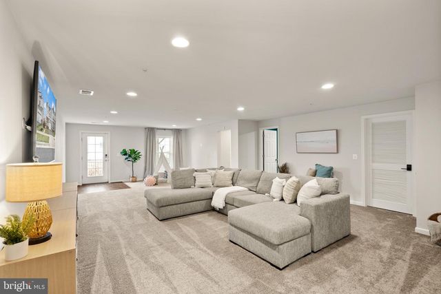 2760 COCKSPUR LN, Dumfries, VA 22026