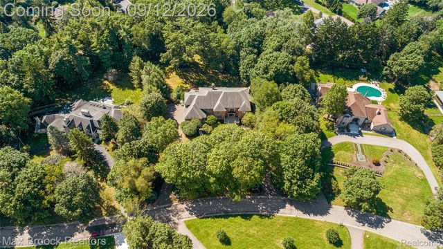 4966 Stoneleigh Road, Bloomfield Charter Township, MI 48302