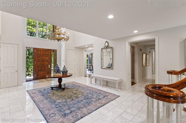 4966 Stoneleigh Road, Bloomfield Charter Township, MI 48302