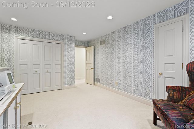 4966 Stoneleigh Road, Bloomfield Charter Township, MI 48302