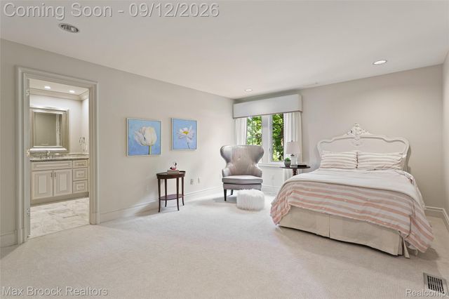4966 Stoneleigh Road, Bloomfield Charter Township, MI 48302