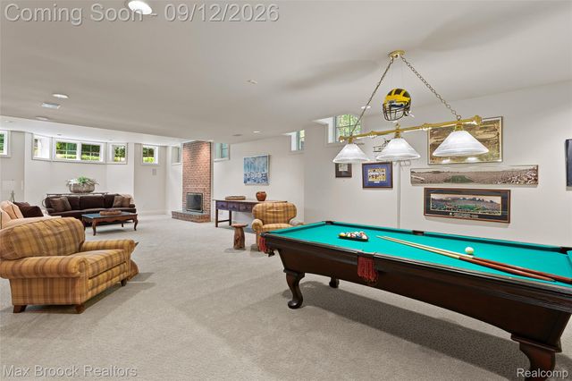 4966 Stoneleigh Road, Bloomfield Charter Township, MI 48302