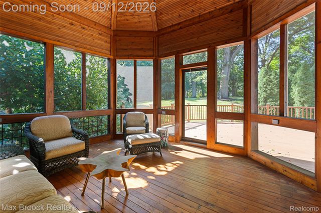 4966 Stoneleigh Road, Bloomfield Charter Township, MI 48302