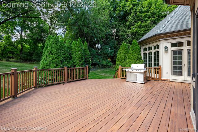 4966 Stoneleigh Road, Bloomfield Charter Township, MI 48302