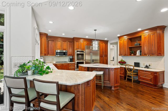 4966 Stoneleigh Road, Bloomfield Charter Township, MI 48302