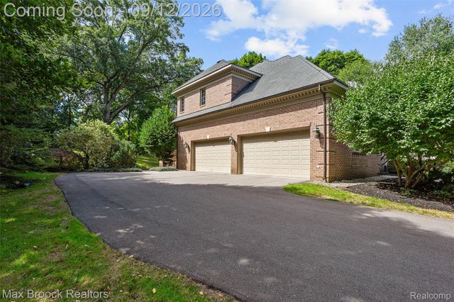 4966 Stoneleigh Road, Bloomfield Charter Township, MI 48302