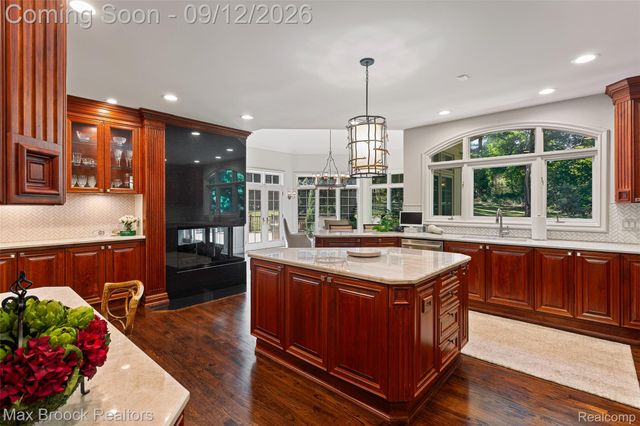 4966 Stoneleigh Road, Bloomfield Charter Township, MI 48302