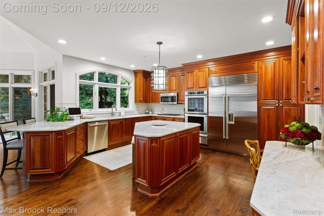 4966 Stoneleigh Road, Bloomfield Charter Township, MI 48302