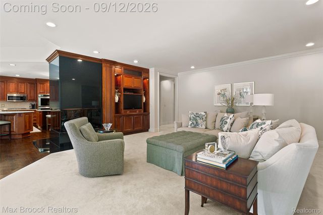 4966 Stoneleigh Road, Bloomfield Charter Township, MI 48302