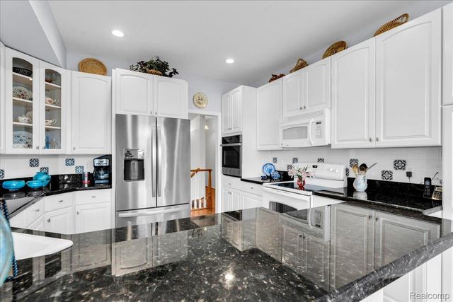 1628 Edison Shores Lane, Port Huron, MI 48060
