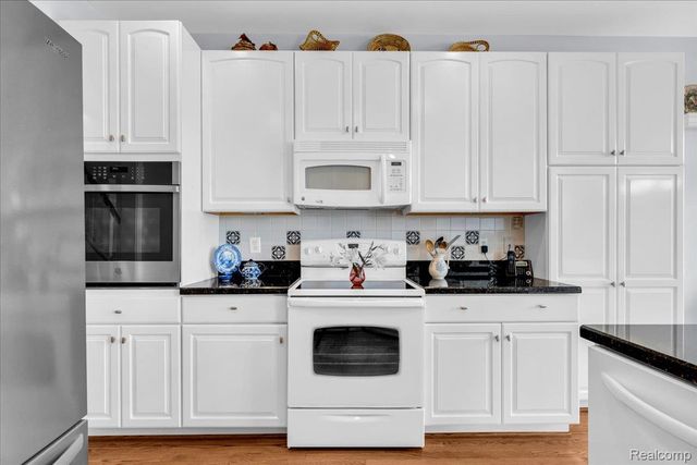 1628 Edison Shores Lane, Port Huron, MI 48060
