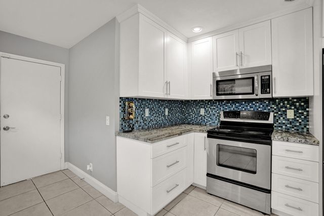 2702 Arborwood Road, Davie, FL 33328