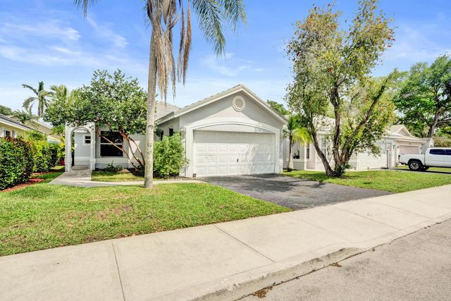 2702 Arborwood Road, Davie, FL 33328