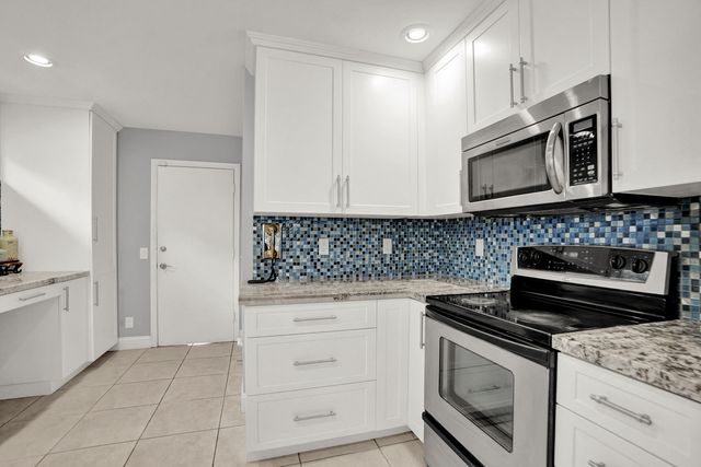 2702 Arborwood Road, Davie, FL 33328