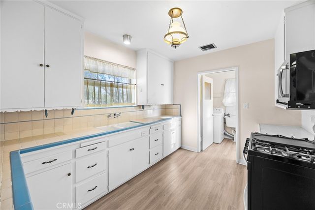 1047 N San Gabriel, Azusa, CA 91702