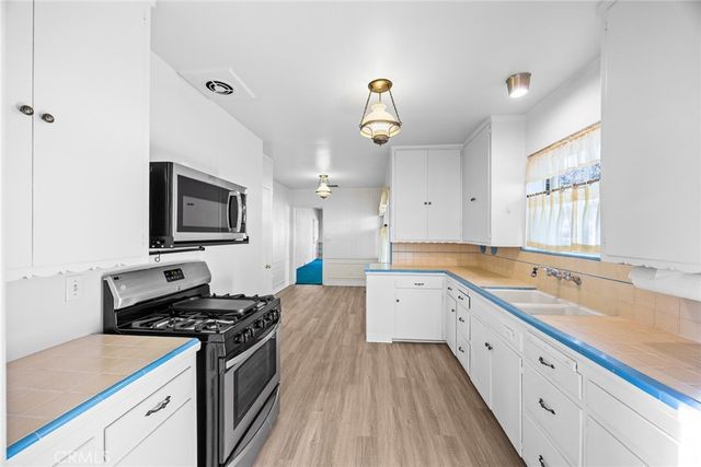 1047 N San Gabriel, Azusa, CA 91702