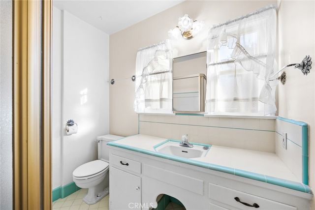 1047 N San Gabriel, Azusa, CA 91702