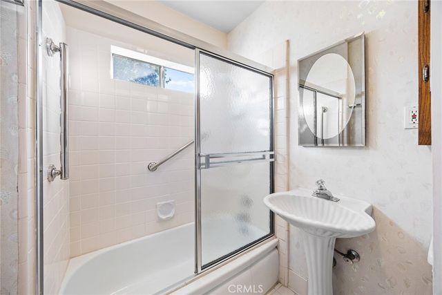 1047 N San Gabriel, Azusa, CA 91702