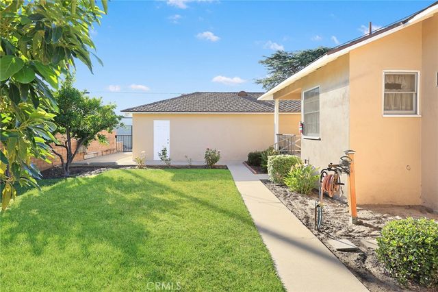 1047 N San Gabriel, Azusa, CA 91702