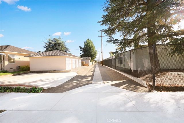 1047 N San Gabriel, Azusa, CA 91702