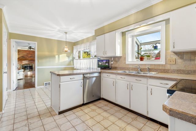 8670 Tamarack Drive, Shelby Twp, MI 48317