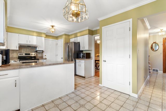 8670 Tamarack Drive, Shelby Twp, MI 48317