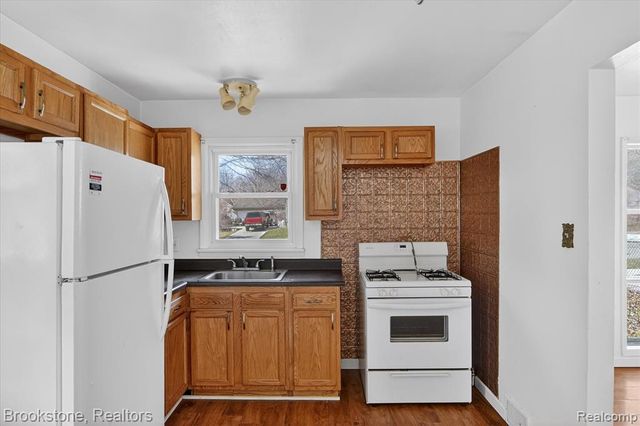 506 Emerson Avenue, Pontiac, MI 48342