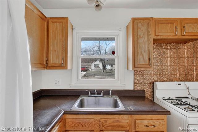 506 Emerson Avenue, Pontiac, MI 48342