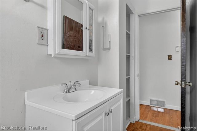 506 Emerson Avenue, Pontiac, MI 48342