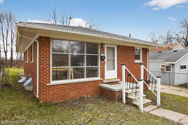506 Emerson Avenue, Pontiac, MI 48342