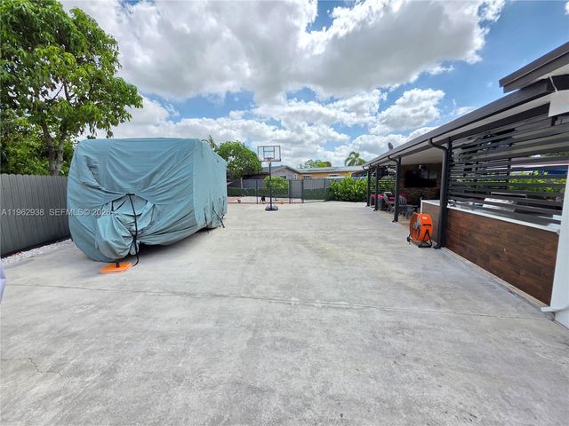 19631 NW 45th Ave, Miami Gardens, FL 33055