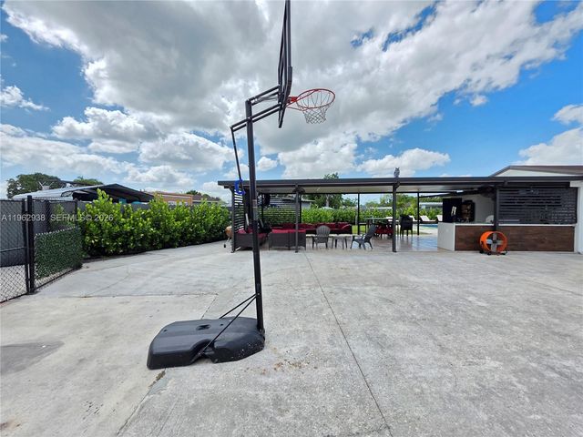 19631 NW 45th Ave, Miami Gardens, FL 33055