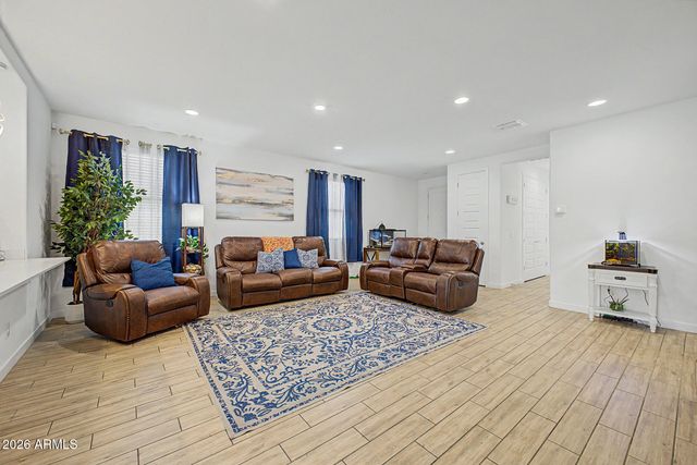 2979 E YUMA Avenue, Apache Junction, AZ 85119