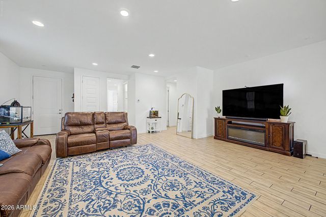 2979 E YUMA Avenue, Apache Junction, AZ 85119