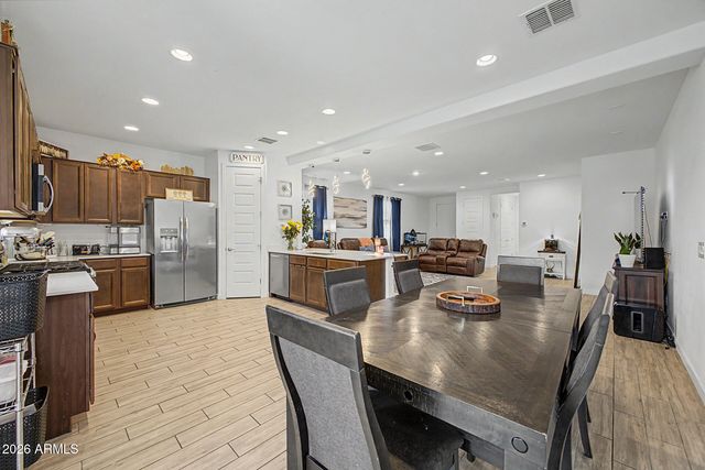 2979 E YUMA Avenue, Apache Junction, AZ 85119
