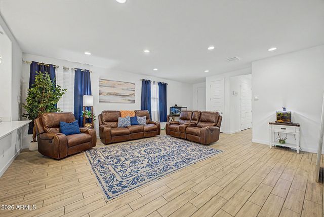 2979 E YUMA Avenue, Apache Junction, AZ 85119