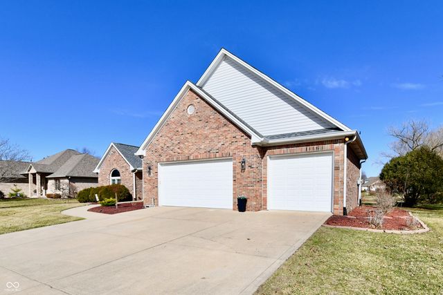 2080 Fairway Lakes Drive, Franklin, IN 46131