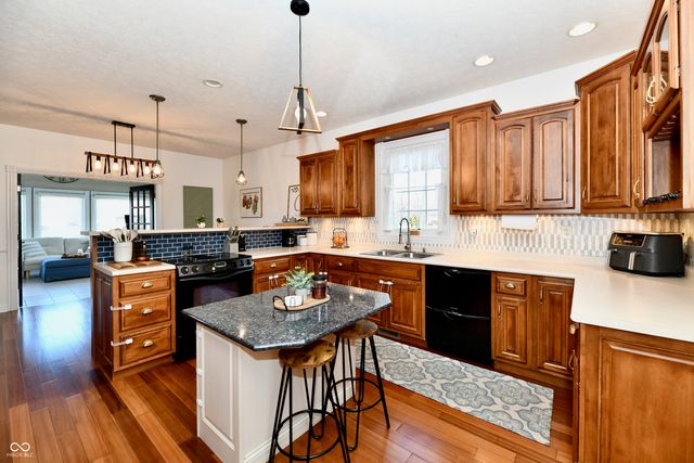 2080 Fairway Lakes Drive, Franklin, IN 46131