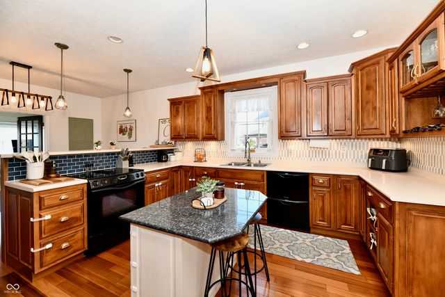 2080 Fairway Lakes Drive, Franklin, IN 46131