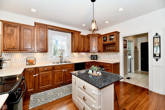 2080 Fairway Lakes Drive, Franklin, IN 46131