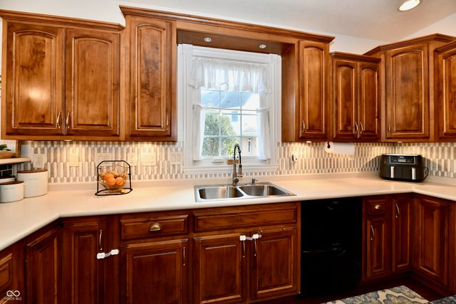 2080 Fairway Lakes Drive, Franklin, IN 46131